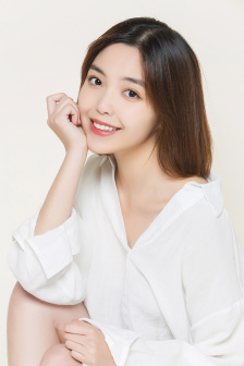 美女与帅哥打牌